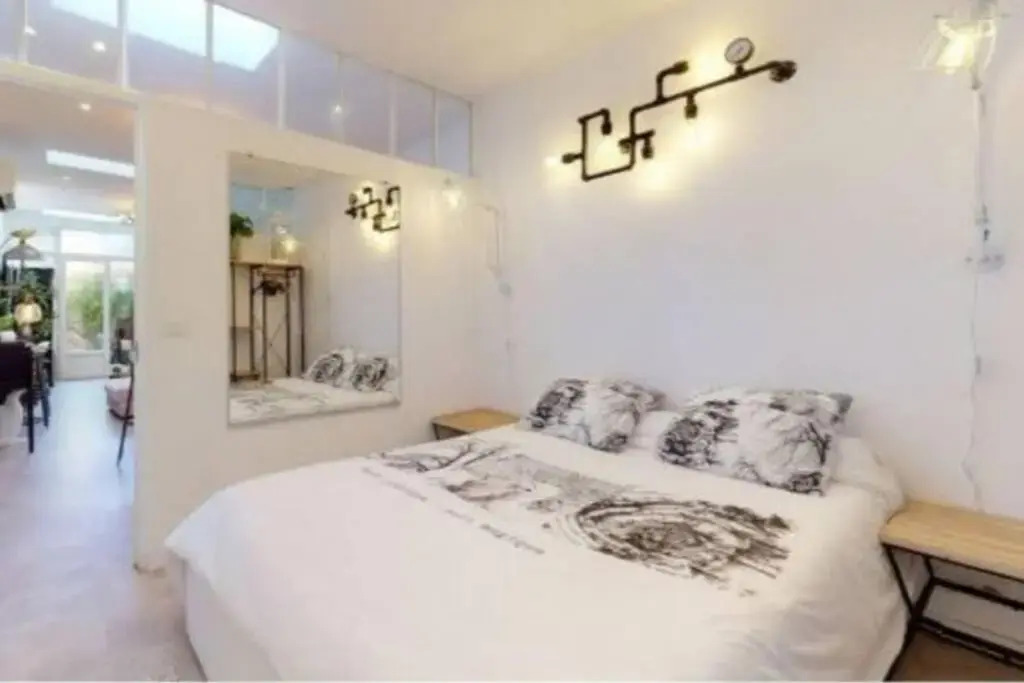 BANDOL Magnifique appartement en RDC cour sans vis à vis 5mn plage