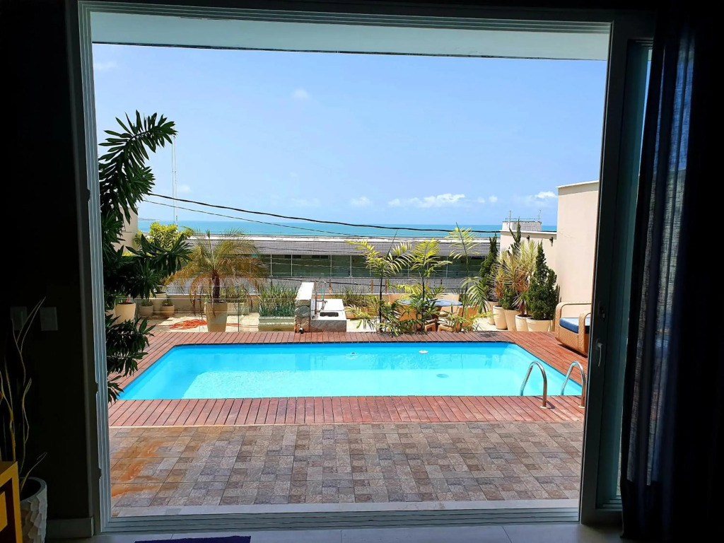 Casa Áurea! A 100 metros da areia de Ponta Negra, com vista deslumbrante do mar