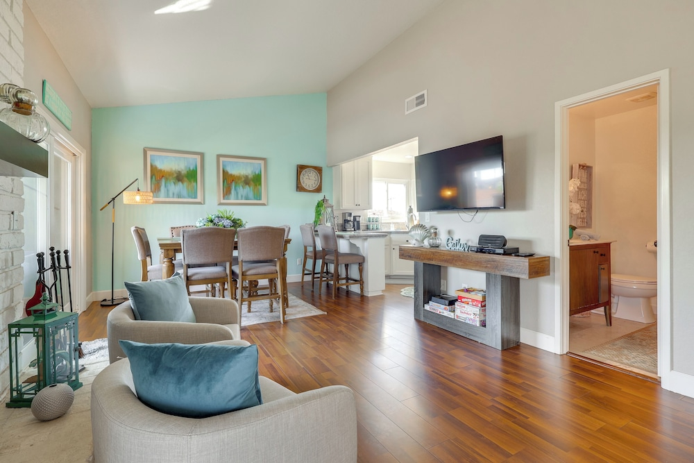 Walk to Beach + Pier: San Clemente Family Getaway