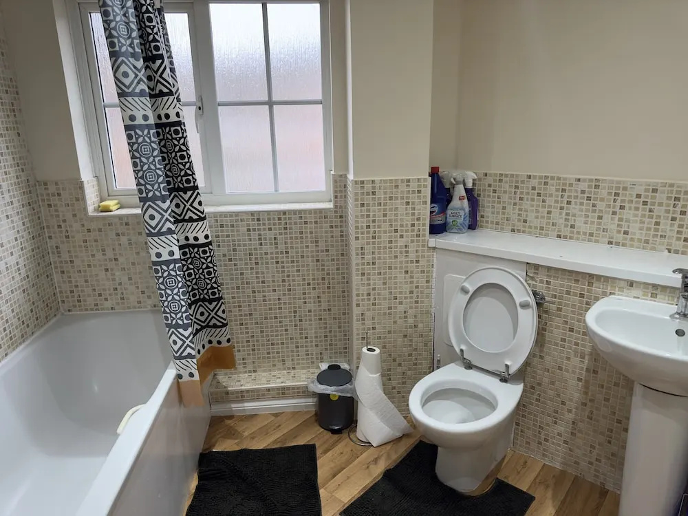 Lovely 2 Bedroom Family Holiday Home in London