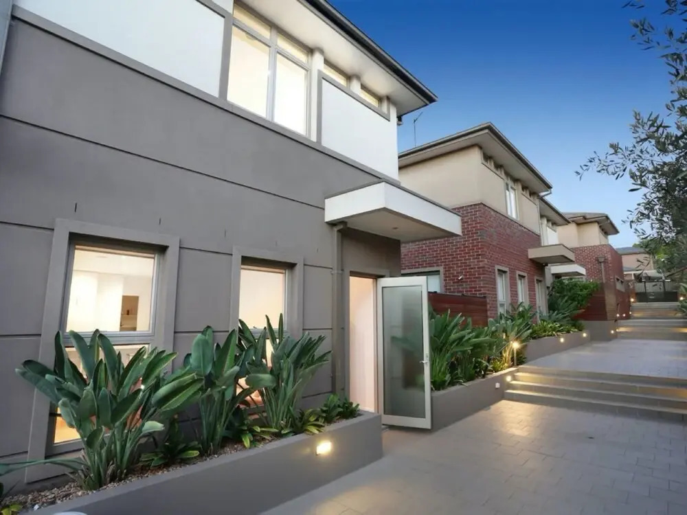 Kew Luxurious Townhouse