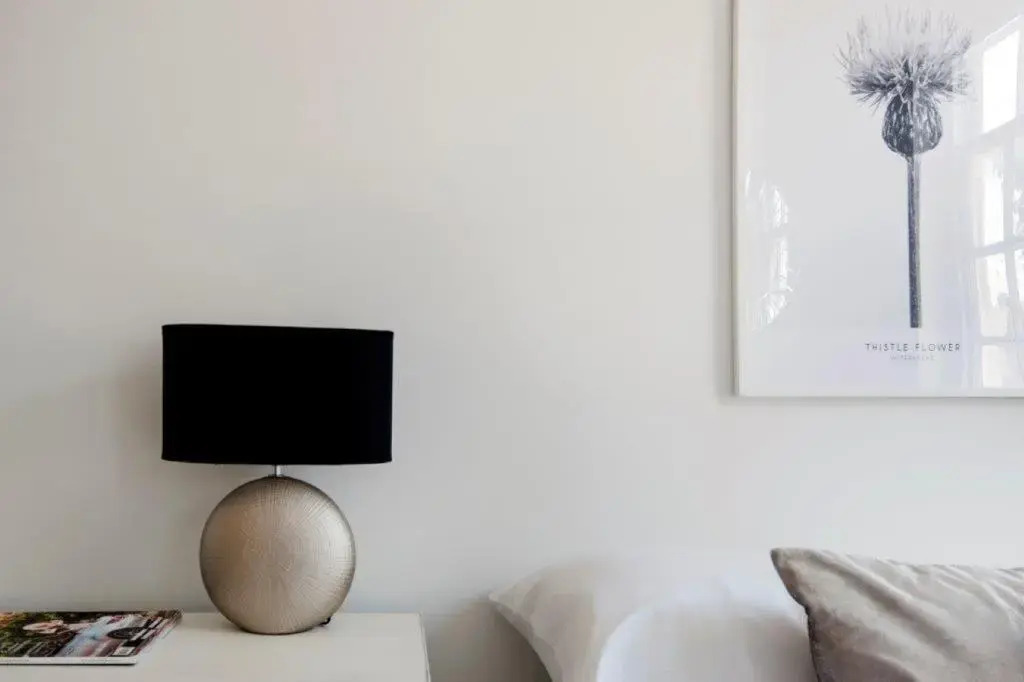 Modern Family Home in London Close to Amenities and Train