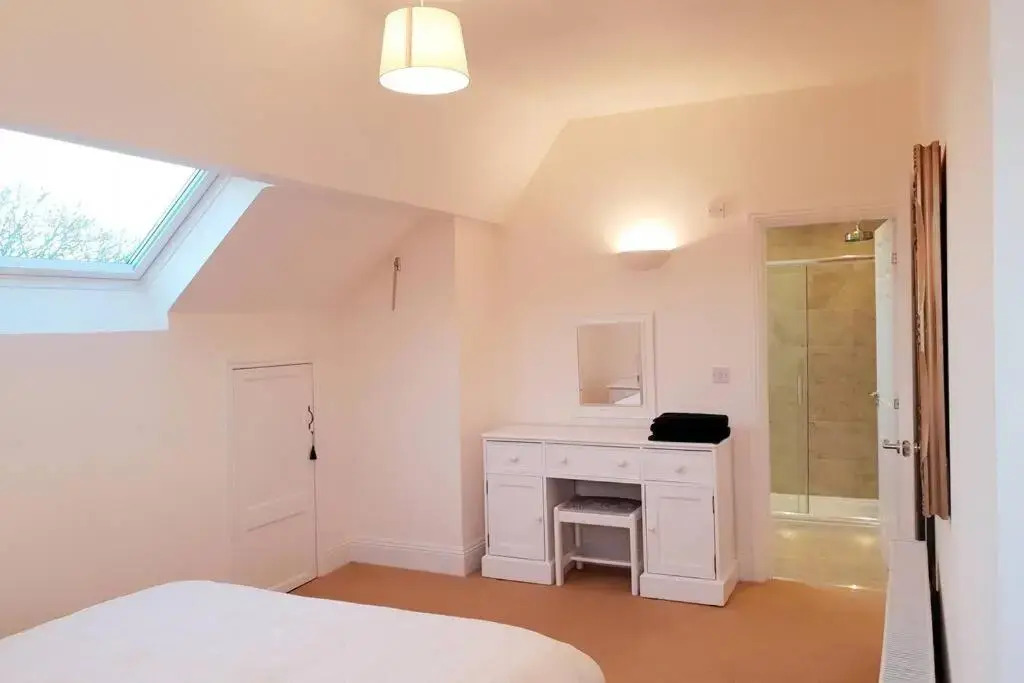 Large 2 ensuite bedroom flat with lovely views