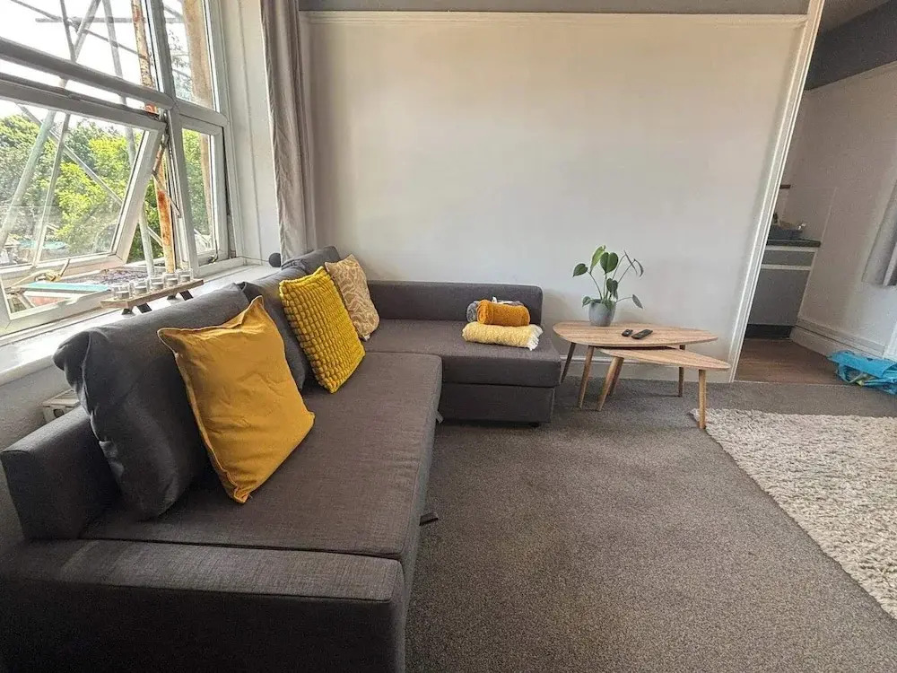 Modern 2-bed Victorian Apartment - Sleeps 6 & Pets