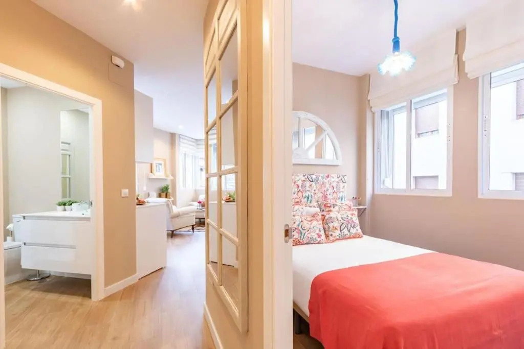 Plaza Nueva Deluxe Suite by Valcambre