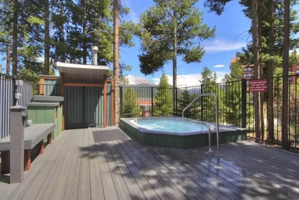 Snowflake Lift Neighborhood - 3 Bedroom Condo - 1 Block to Lift!