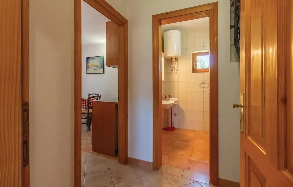 Stunning Home in Preko With 3 Bedrooms and Wifi