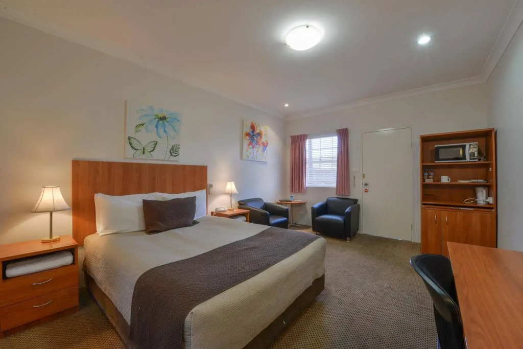 Cadman Motor Inn and Apartments