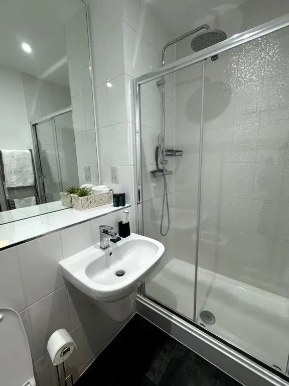 Cozy Bracknell Apartment With Modern Amenities