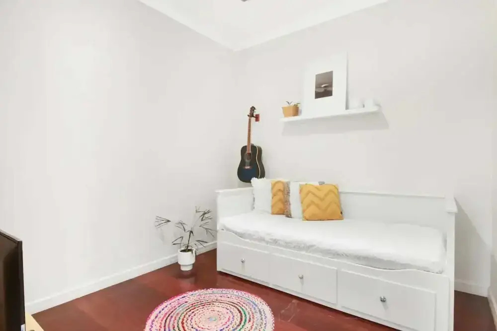 Lovely 2 Bedroom Terrace House in West End