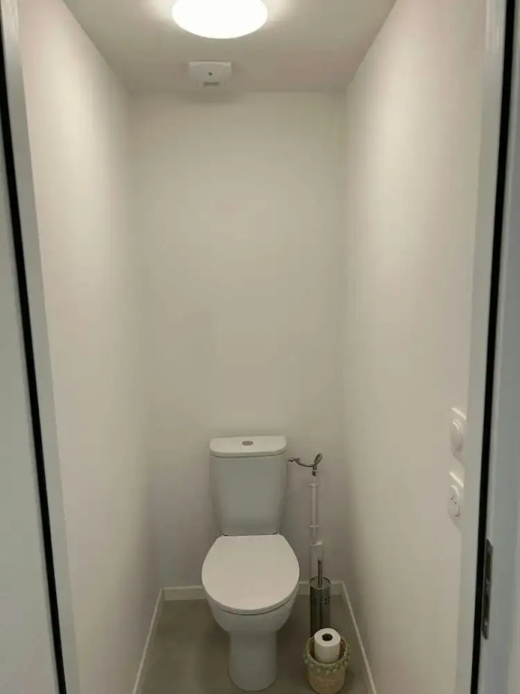 We Live In R - Suite 402