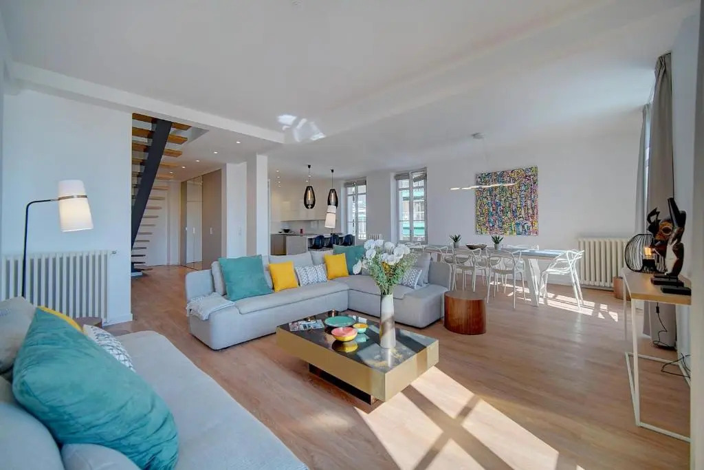 IMMOGROOM - Magnificent 180m duplex apartment - Parking - Air conditioning