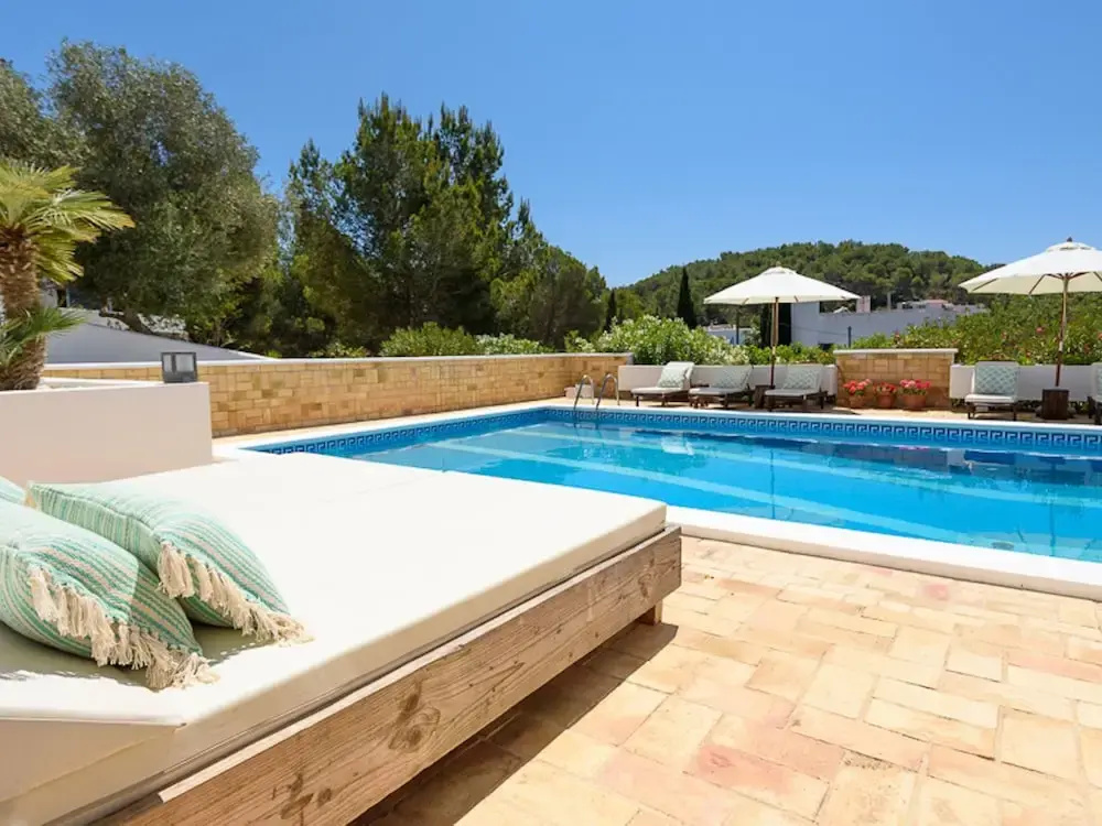 Posh Holiday Home With Pool, Library & Scenic Views in Jesus