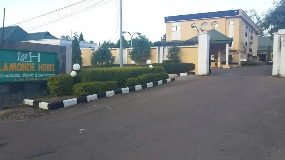 La Monde Hotel and Suites