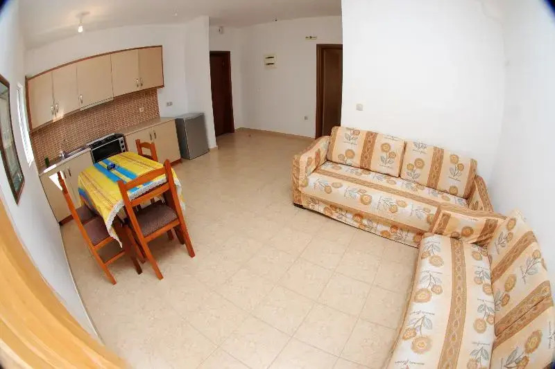 Hotel Eleana & Apartments
