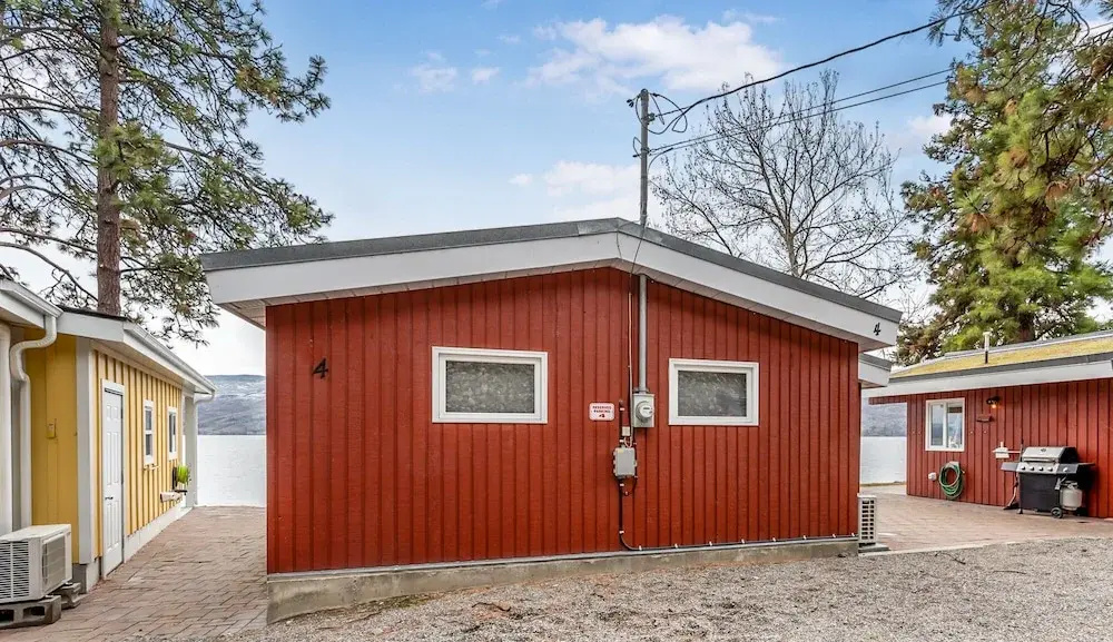 Cozy Cottage by the Lakeshore 4