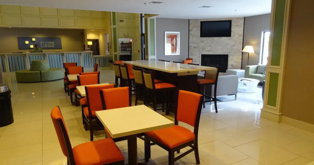 Holiday Inn Express Hotel Kansas City - Bonner Springs by IHG