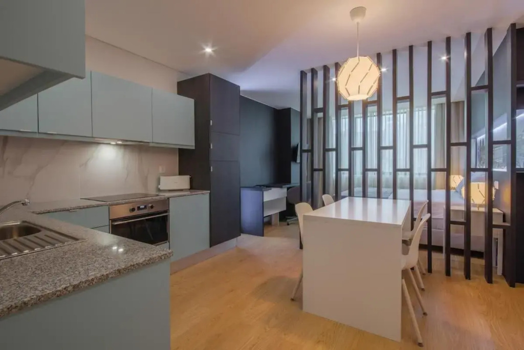 NEW!! Galé 406 Center Apartment (wifi, parking)