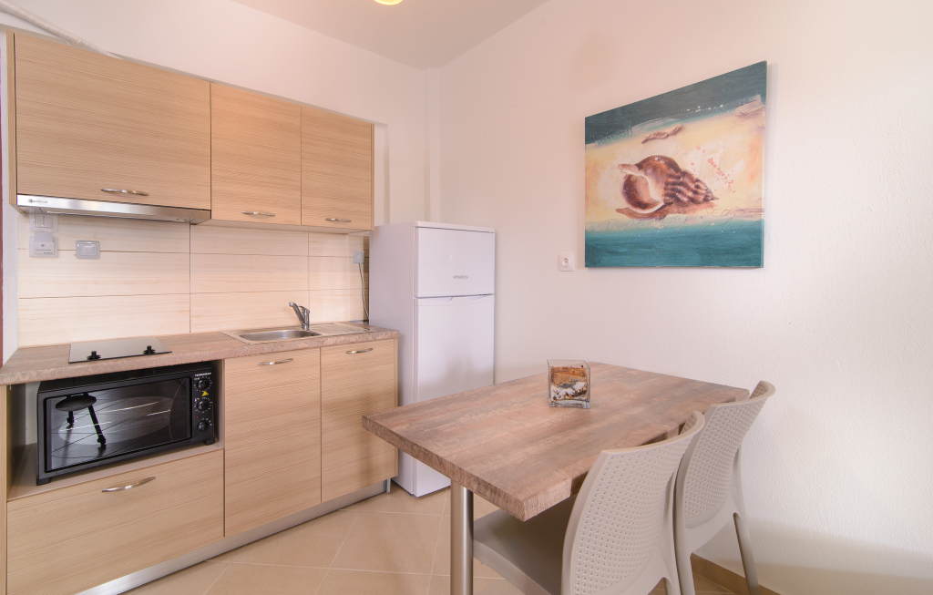 Apanemia Apartments by Flegra
