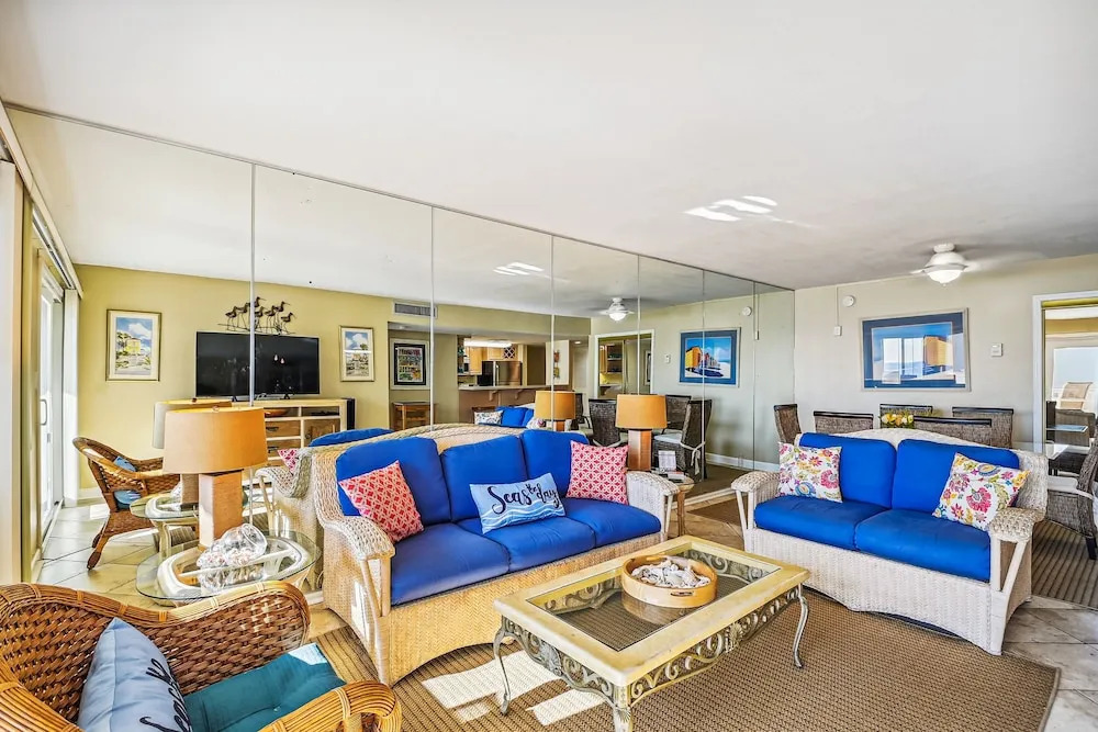 Holiday Surf & Racquet 614 2 Bedroom Condo by RedAwning