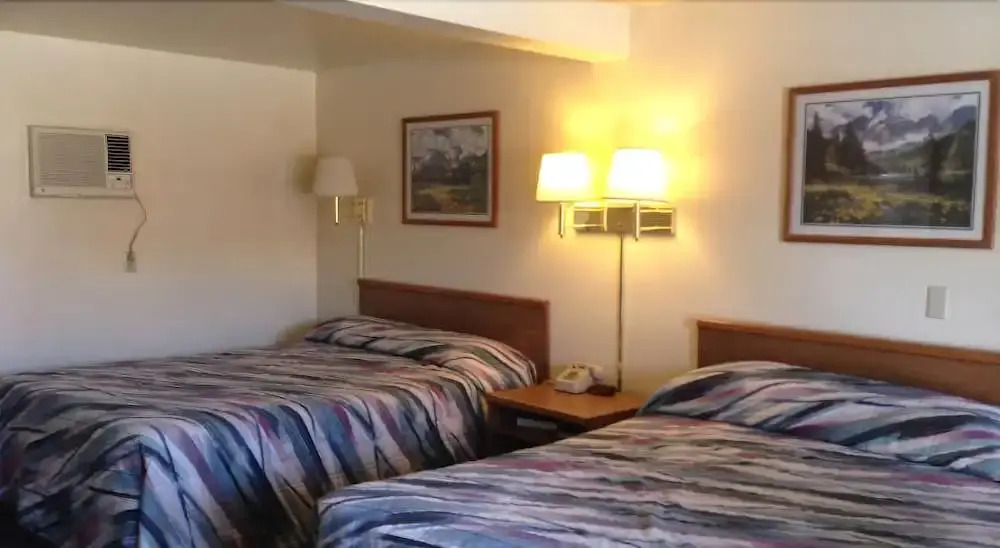 Travelers Inn