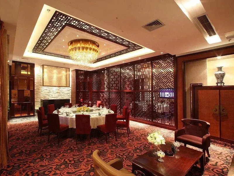 Shun He International Hotel