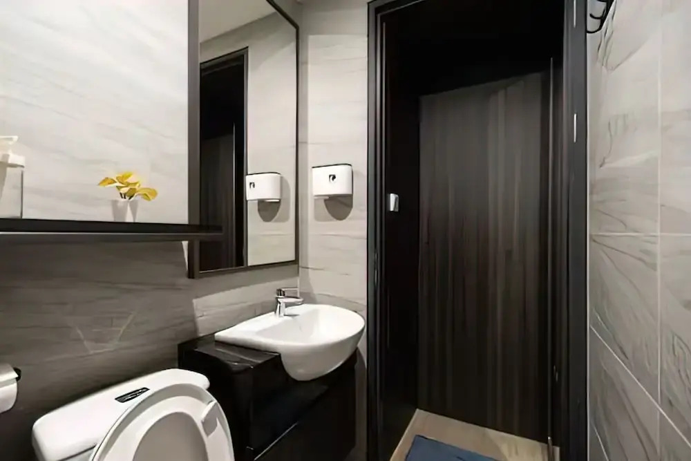 Premium Collins Boulevard Near Airport