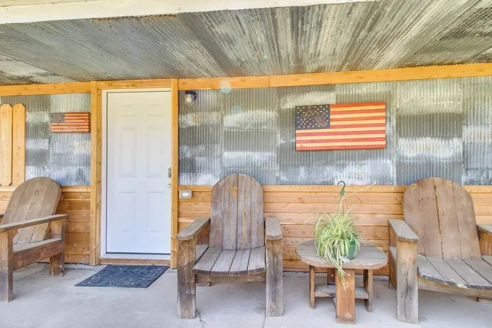 Half-mi to Bull Shoals Lake Access: Anglers Cabin