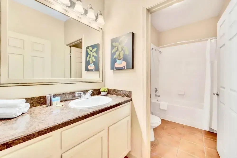 Bright 3BR Condo With Pool and Hot Tub Close to Disney