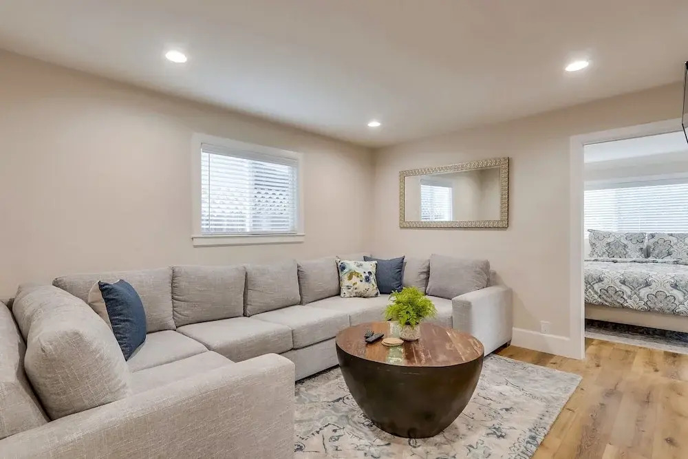 Gorgeous Upgraded 5 Bedroom & 4 Bath Home With Jacuzzi