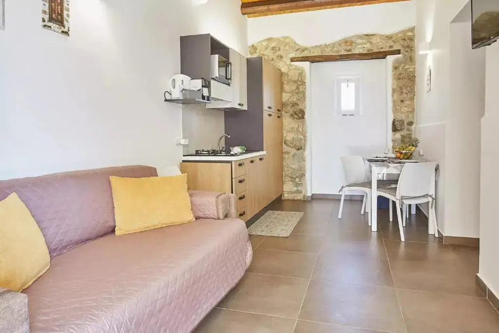 Casale Sammartano - Appartamenti con piscina comune