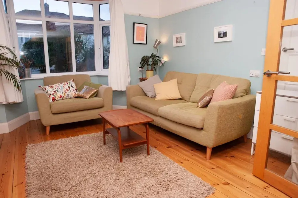 Spacious 2 Bedroom House With Country Feel