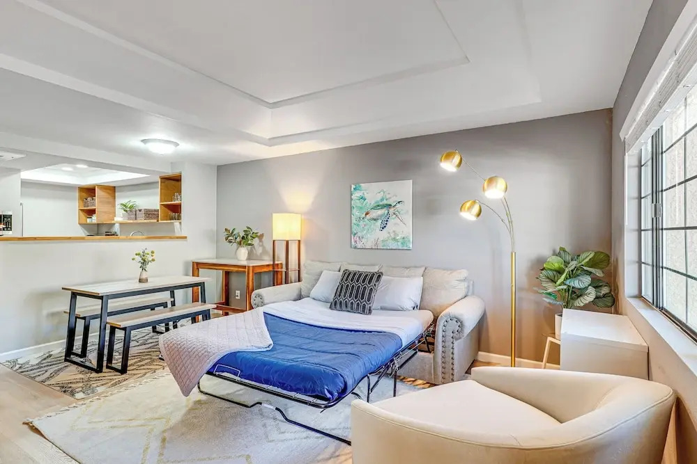 2 Mi to Tucson Mall: Condo w/ Pool & Hot Tub!