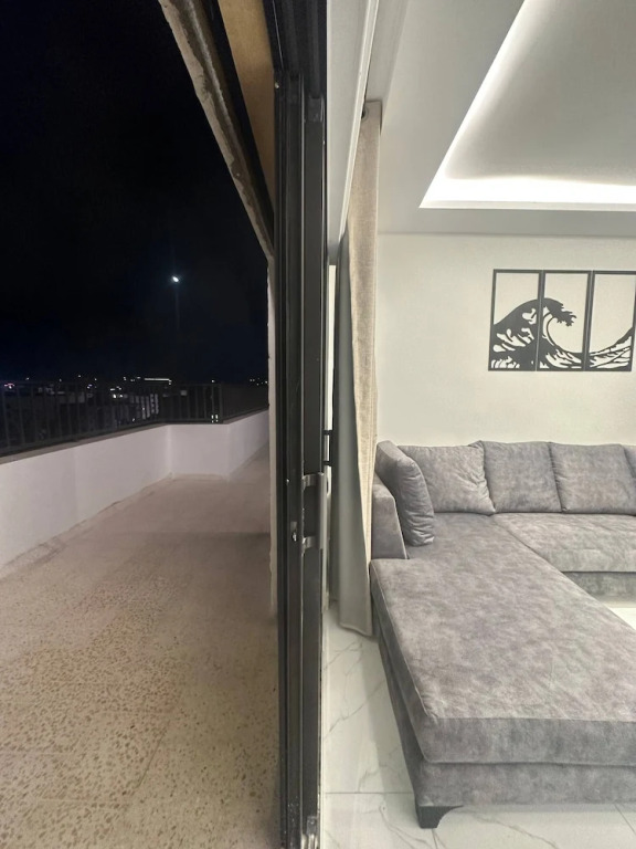 JRE Cozy Rooftop Near Al Services 24