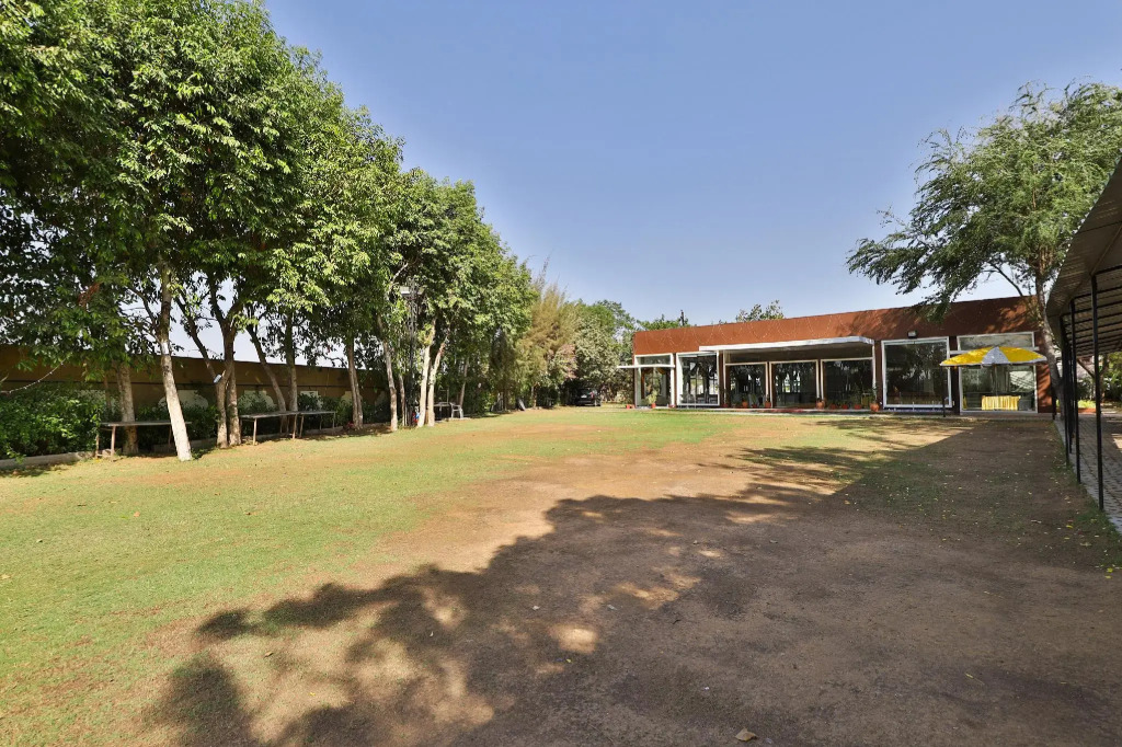 Collection O Vadodara Airport Formerly Milan Party Hall