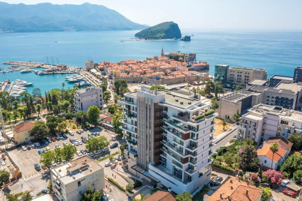 Four Views By The Sea Apartments