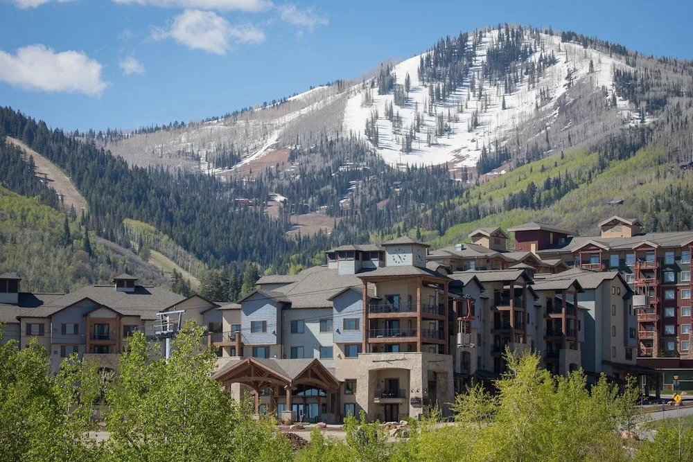 Enormous Condo with Stunning Mountain Views by RedAwning - Save 20% on 7+ Nights!