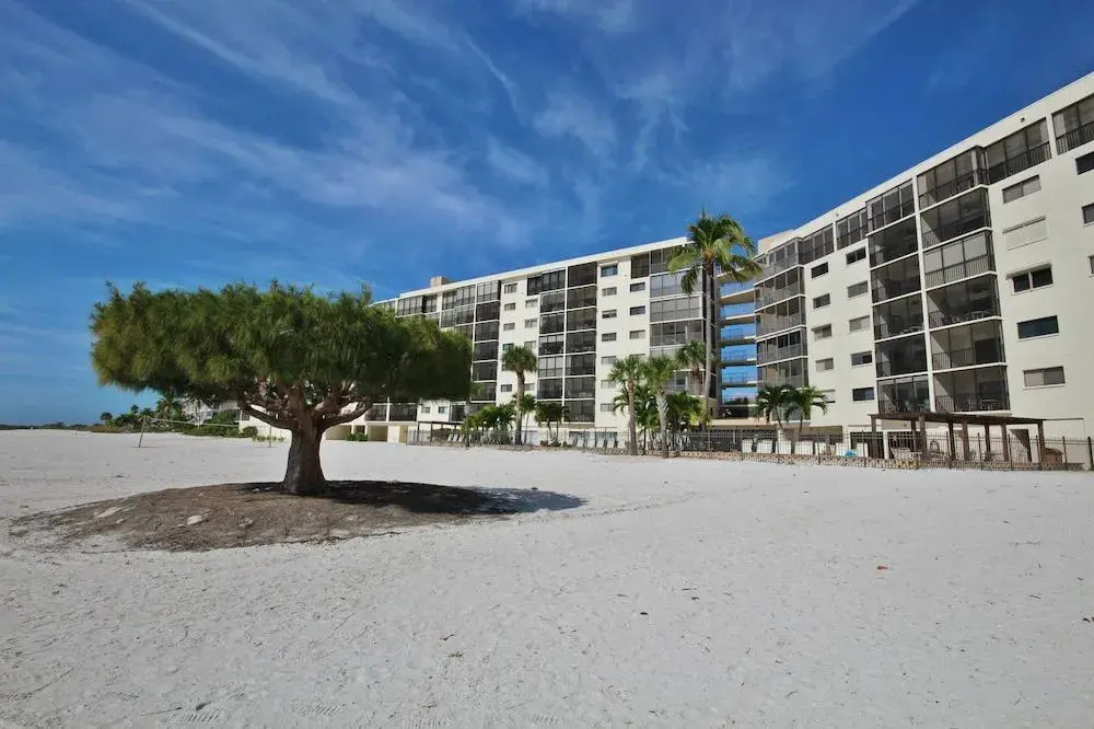 Carlos Pointe Unit 531 by RedAwning