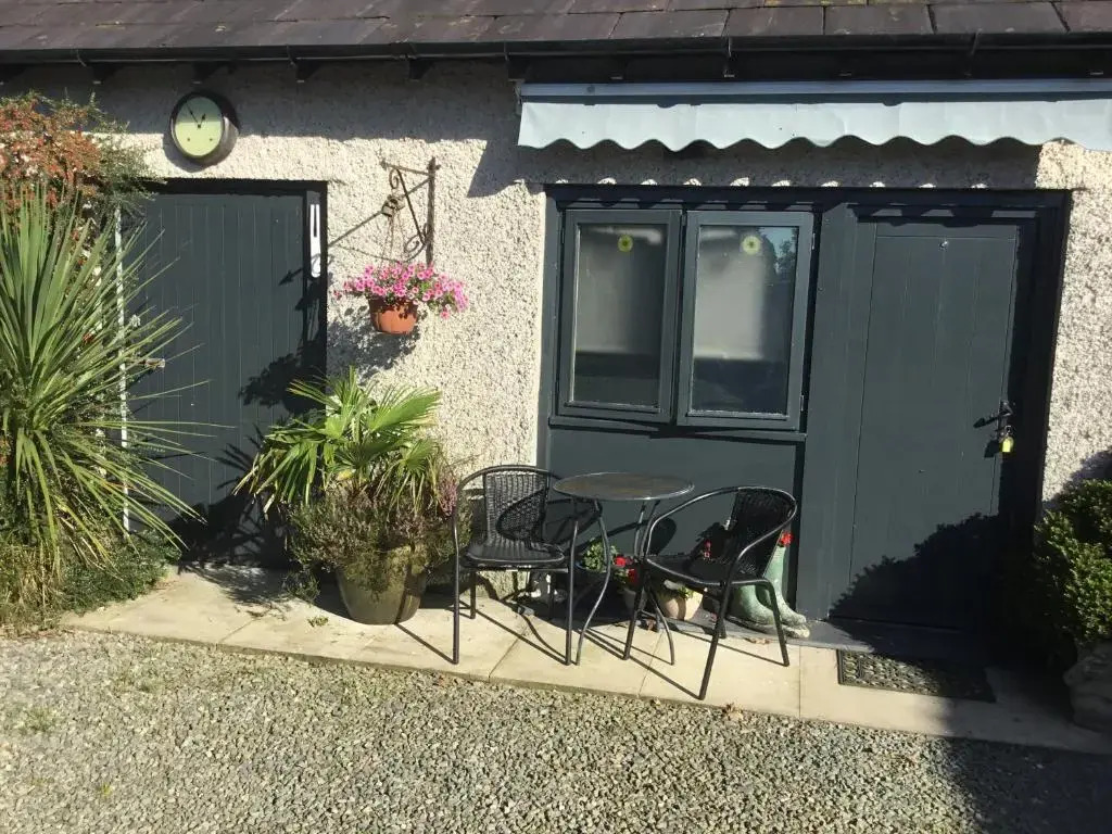 Tyddyn Perthi Farm
