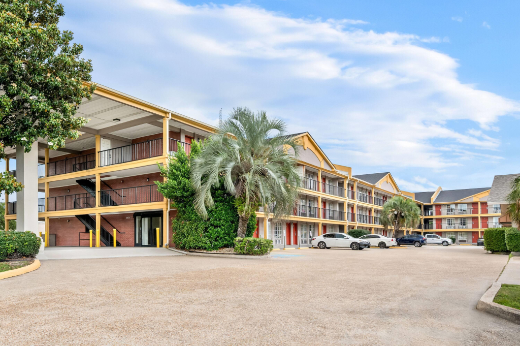 Super 8 by Wyndham Metairie