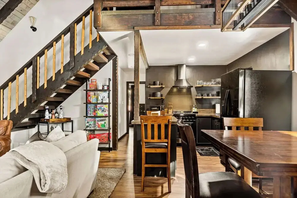 Backway Hideaway Close to the Village!