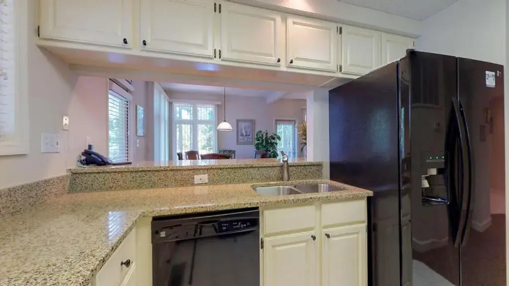 7655 Huntington Villas