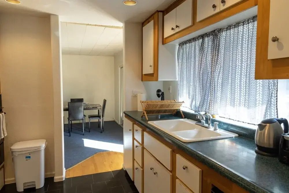 Cozy, 4-bedroom Near Concord Bart