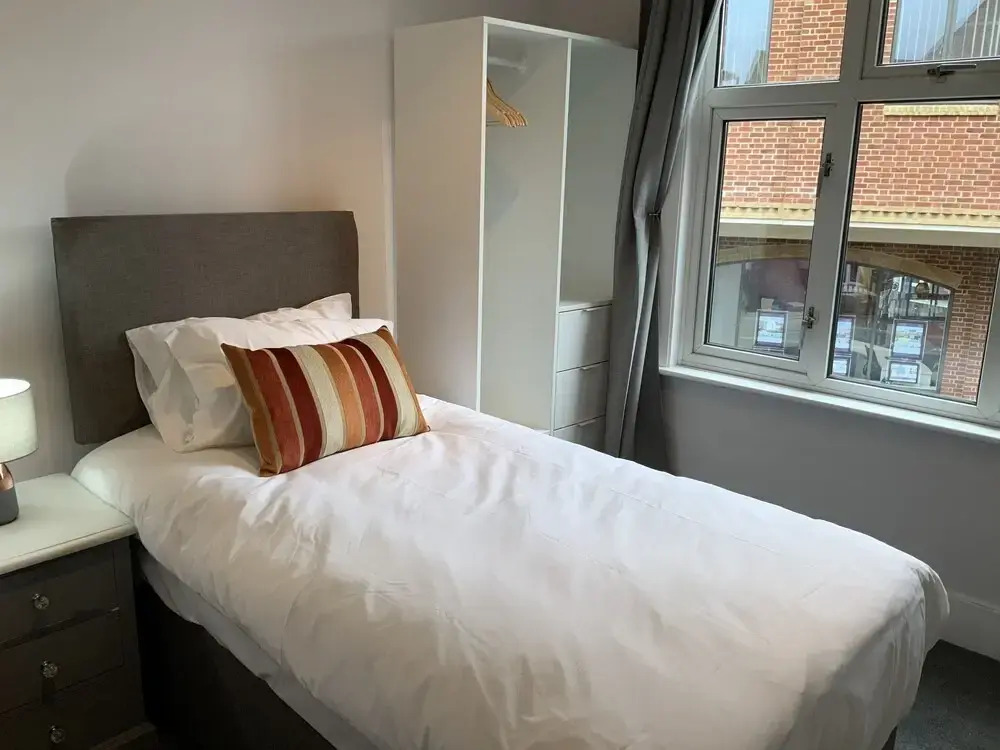 BookedUK - Large Cosy Cottage