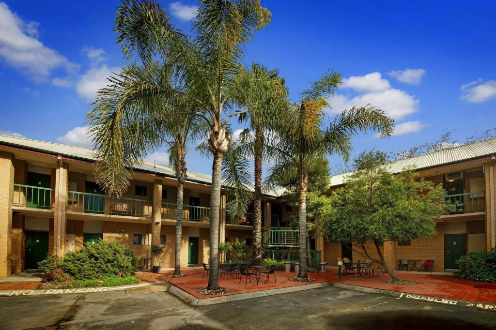 Central Deborah Motel
