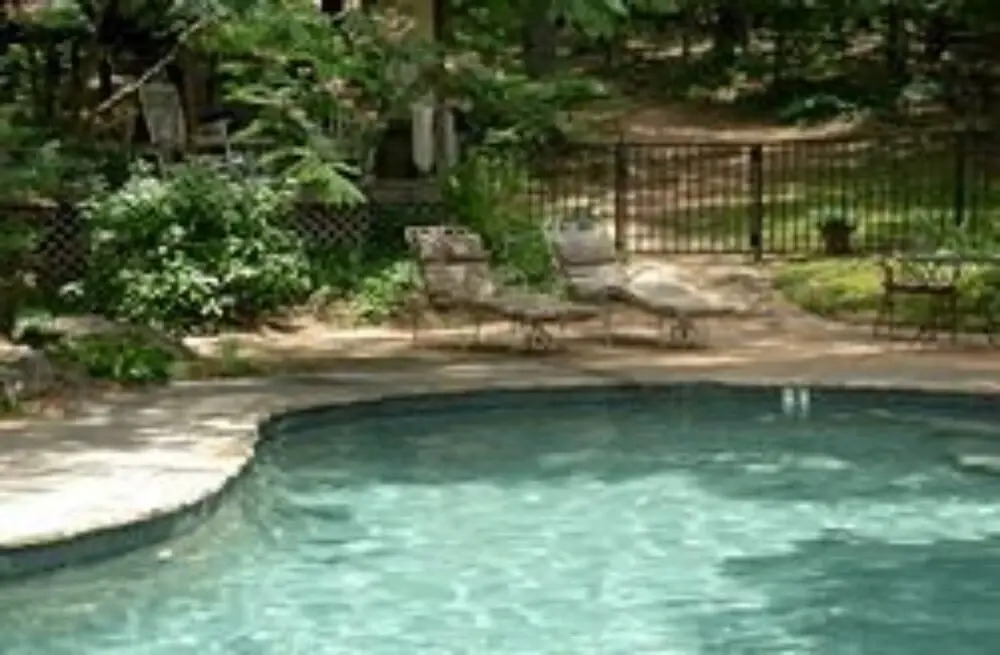 Lily Creek Lodge