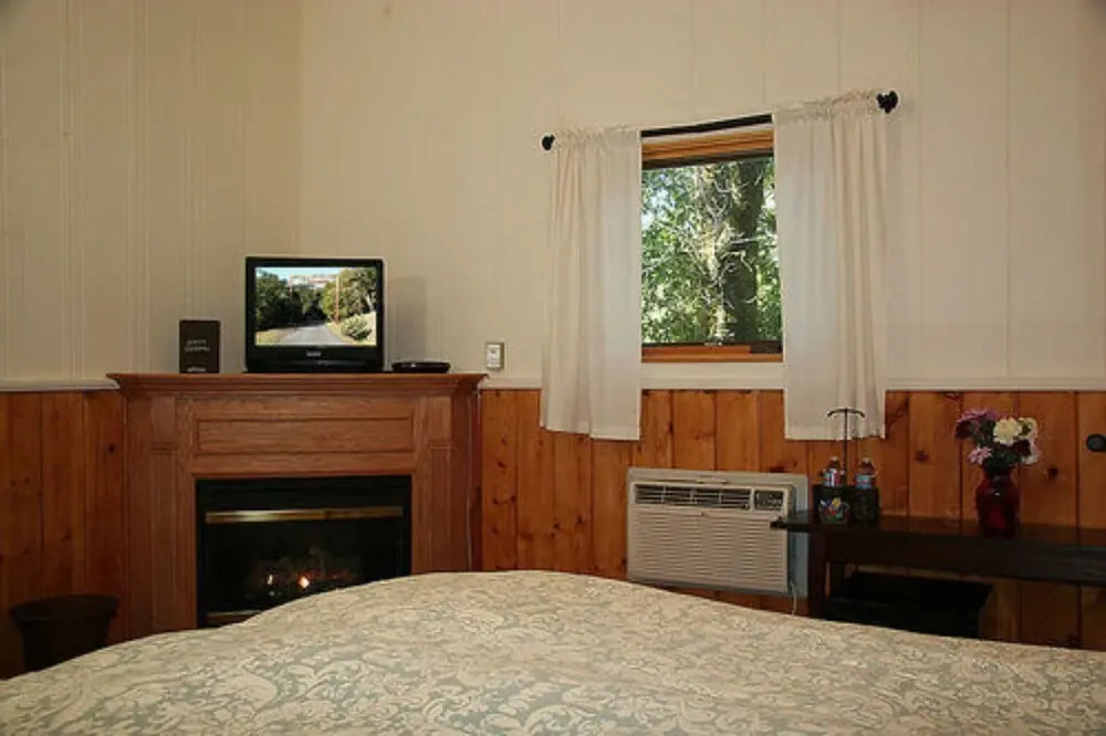 Old Crocker Inn
