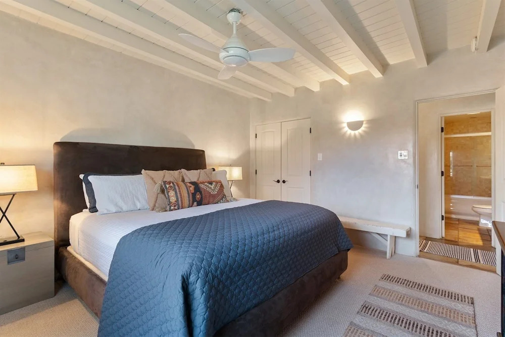 Reposado - Kiva Fireplace, Walk Everywhere, Adorable Patio
