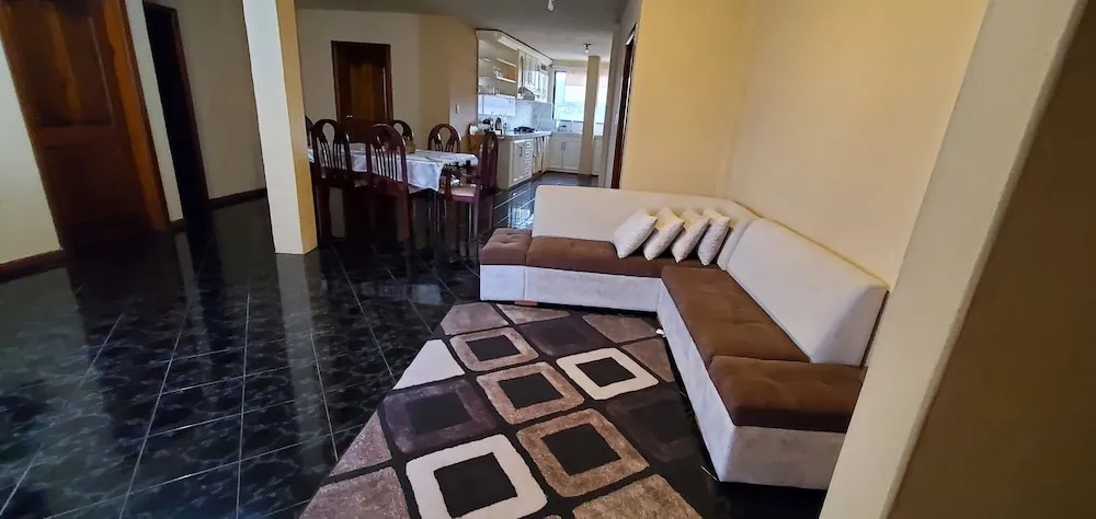 Departamento en Cuenca, 3 Habitaciones y parqueo gratis