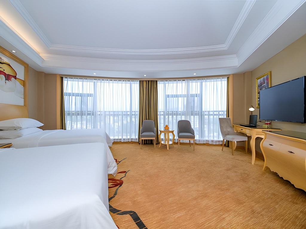 Vienna International Hotel (Enshi Cultural Square Airport Hotel)